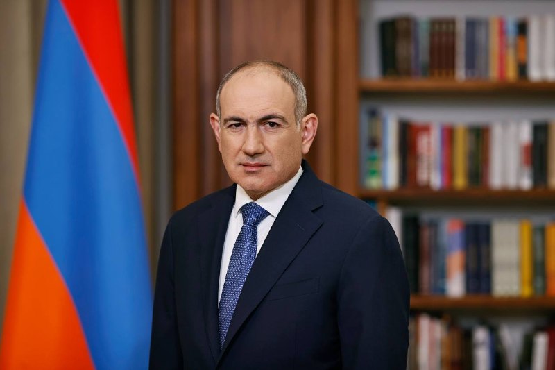 Никол Пашинян поздравил жителей Артика с Днём Конституции