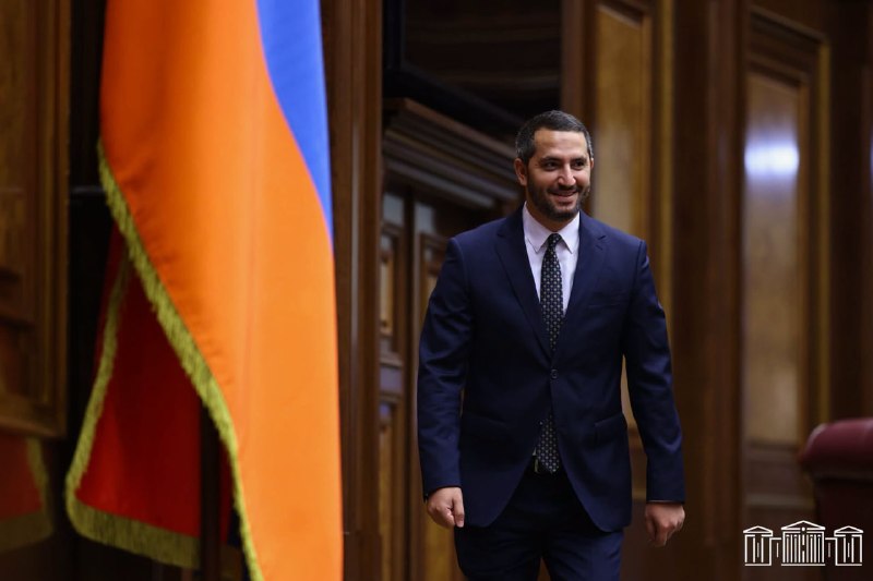 Рубен Рубинян из Армении стал самым молодым председателем парламента в мире