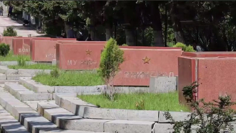 Золотистые буквы с мемориала «Мать Армения» в Гюмри нашли в мусорном баке: что известно