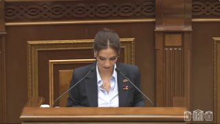 Депутат Арега Овсепян уклонилась от вопросов о карабахском движении в НС Армении