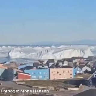 У берегов Гренландии засняли обрушение и переворот айсберга