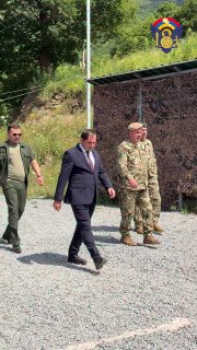 Министр обороны Сурен Папикян встретился с участниками сборов в Артике