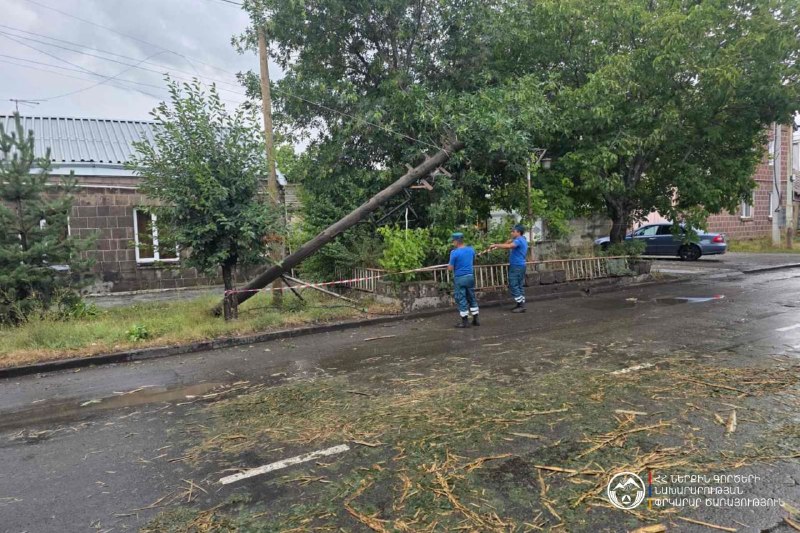 Последствия непогоды в Гюмри: затоплены подвалы, повреждён столб — что известно для Артика