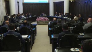 Выборы в Артике: Никол Пашинян поздравил Алена Симоняна на заседании правительства