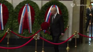 Владимир Путин принял участие в панихиде по Сергею Иванову в Москве