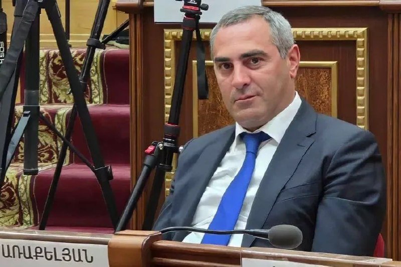 И.о. мэра Гюмри Аветис Аракелян отказался от мандата депутата НС Армении