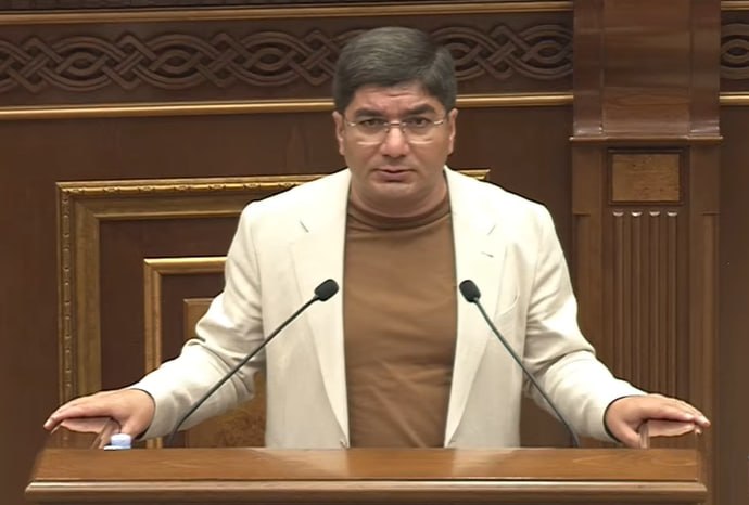 В Артике обсуждают: экс-помощник Манвела Григоряна заседает в парламенте