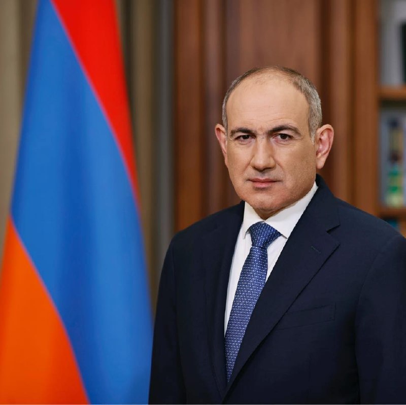 Премьер-министр Никол Пашинян получает поздравления на фоне выборов в Артике.
