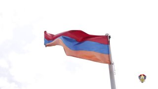 Министр обороны Армении впервые вручил выпускникам Военной академии сертификаты на квартиры